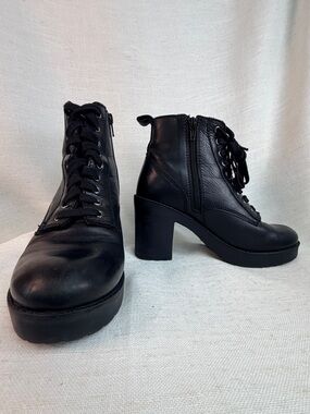Steve Madden Mackelle Black Leather Platform Combat Boots Size 9